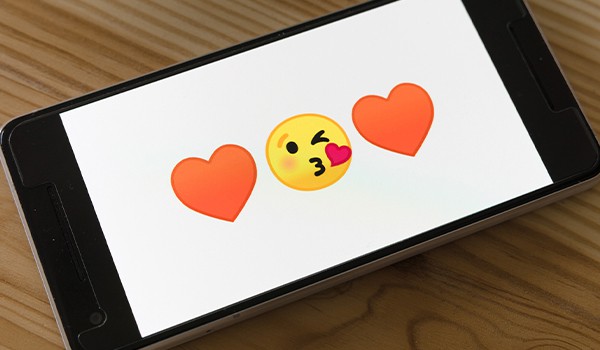 how to use emojis in marketing